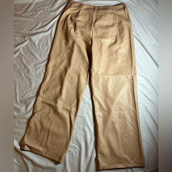 Avec Les Files Pleated Leather pants. Run big for XL. Super comfy wide leg pant. - Picture 4 of 6